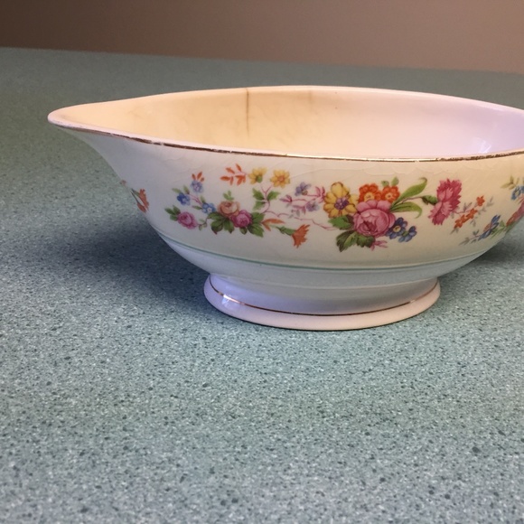 VINTAGE SET SALEM DEBUTANTE COVERED HANDLED DISH AND HANDLED GRAVY DISH - Picture 3 of 7